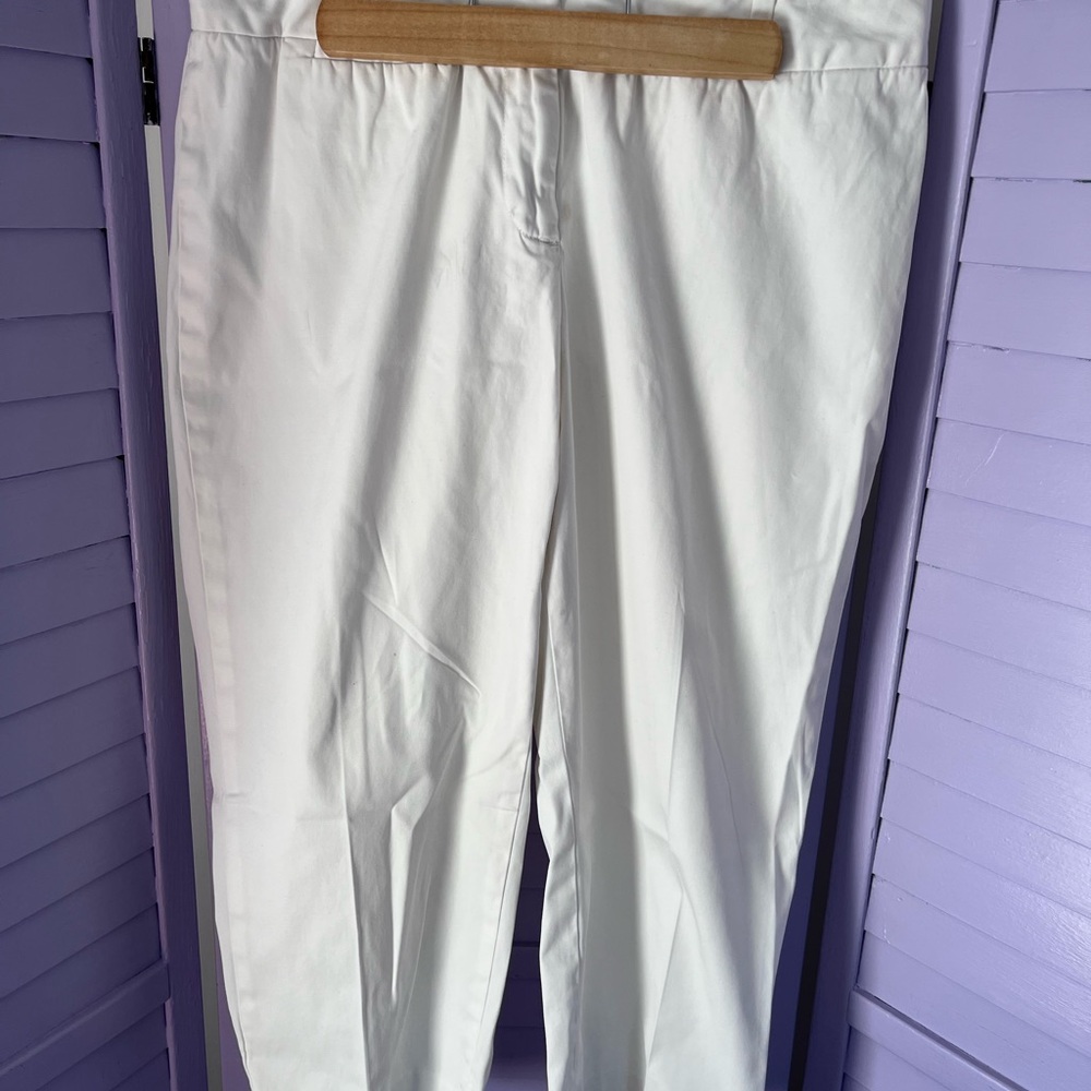 Talbots Signature capris.  Front and back small flat pockets. 1” slit at bottom
